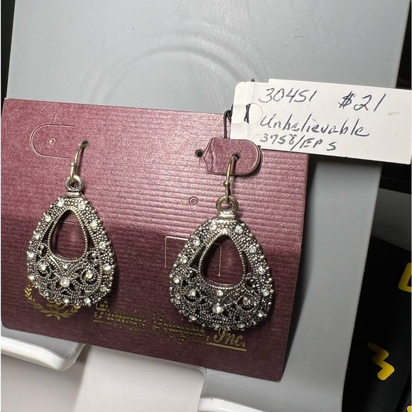 Premier Designs Unbelievable Earrings - Picture 3 of 3